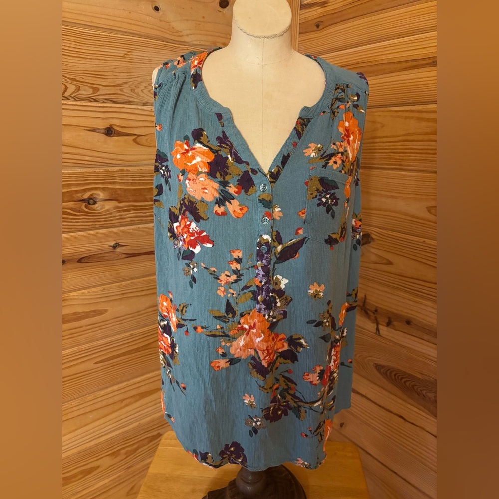 Market & Spruce Blue Floral Sleeveless Blouse